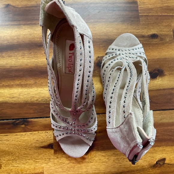 WOMENS SHOES~TWO LIPS~BEIGE Suede WITH STITCHING - Picture 5 of 6